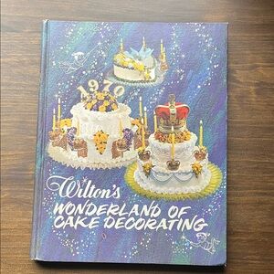 Vintage Wilton’s Wonderland of Cake Decorating book